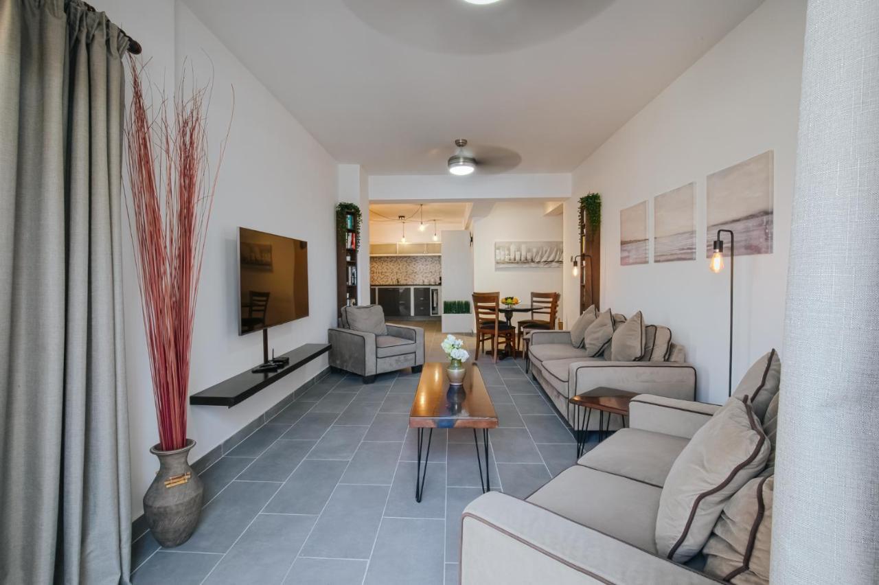 Lazaros Centre Apartment 라르나카 외부 사진